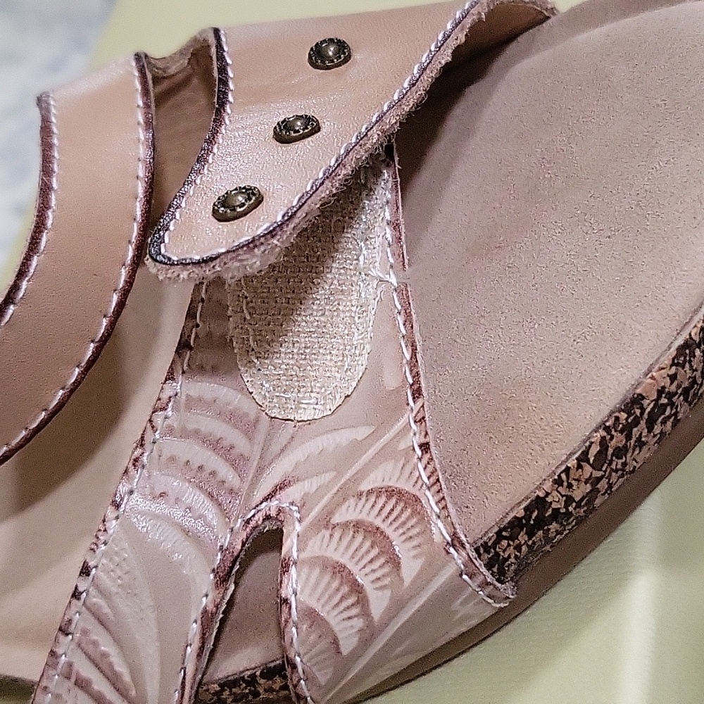 L'ARTISTE Sandals - Picture 4 of 10